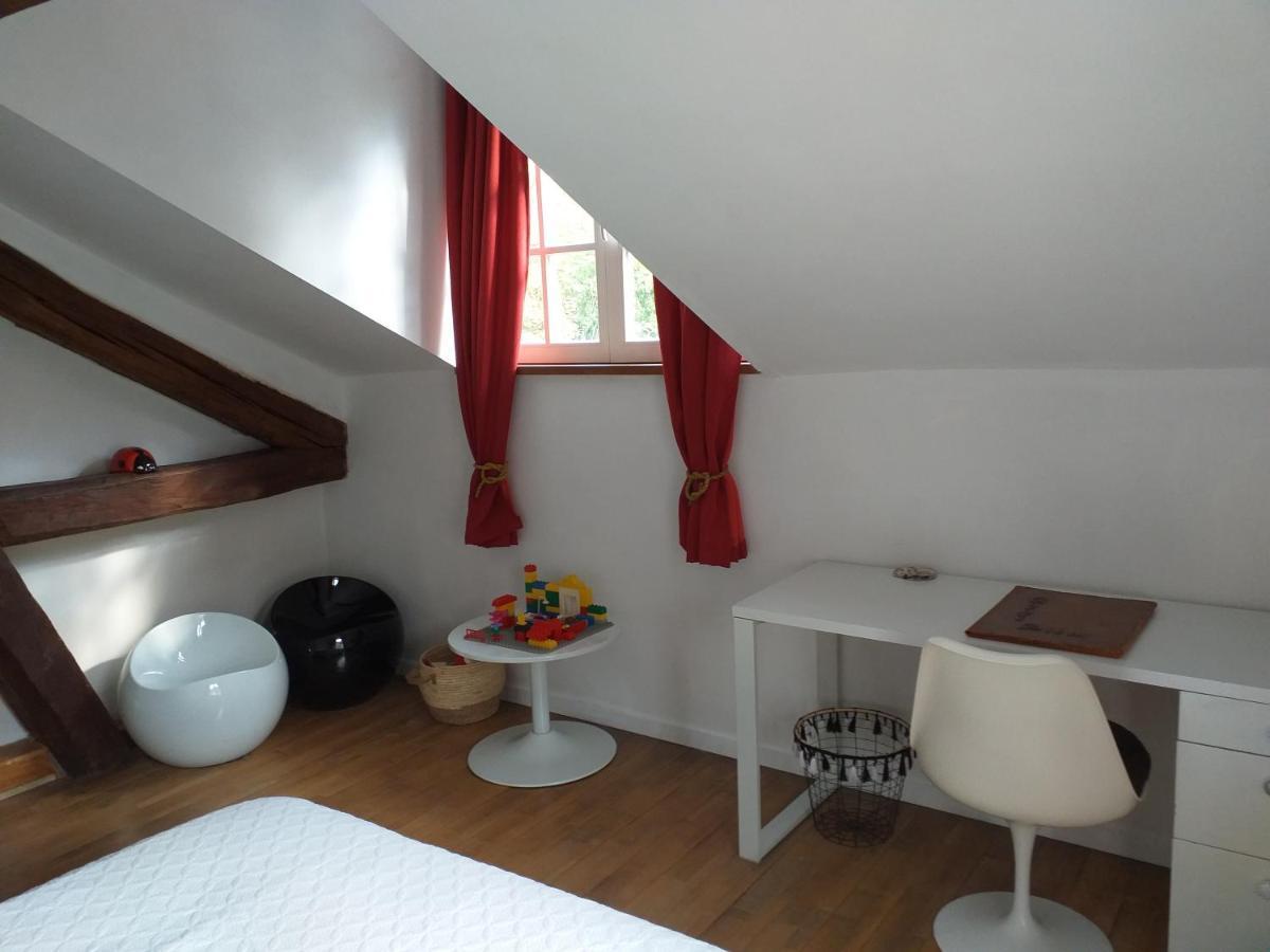 Maison De Vacances, Gite "Le Vieux Logis" A โพรฟงเดอวีลล์ ภายนอก รูปภาพ
